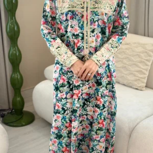 جلابية مطرزة