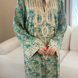 جلابية مطرزة