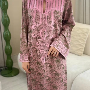 جلابية مطرزة