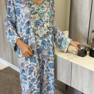 جلابية مطرزة بالخرز والفولك