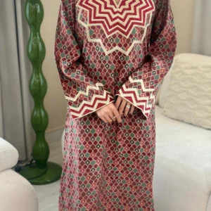 جلابية مطرزة
